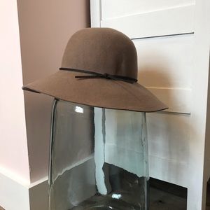 ARITZIA WOOL HAT / S/M